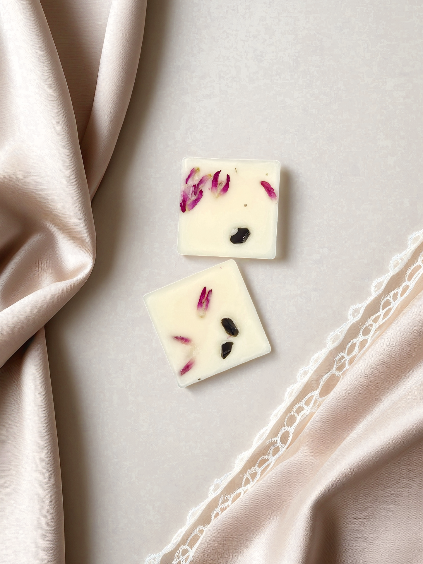 Timeless bloom obsidian topped wax melts product - Gomphrena flowers - peaceful sanctuary